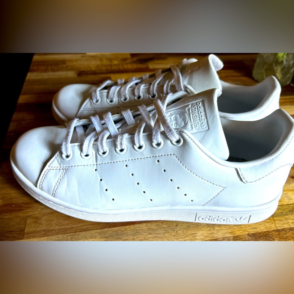 Stan Smith edition ALL WHITE adidas sneakers
Women’s 8.5